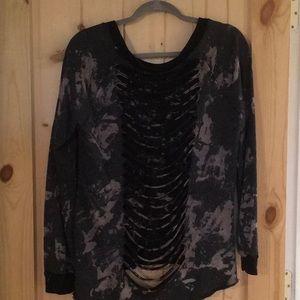 Sweatshirt with shredded back